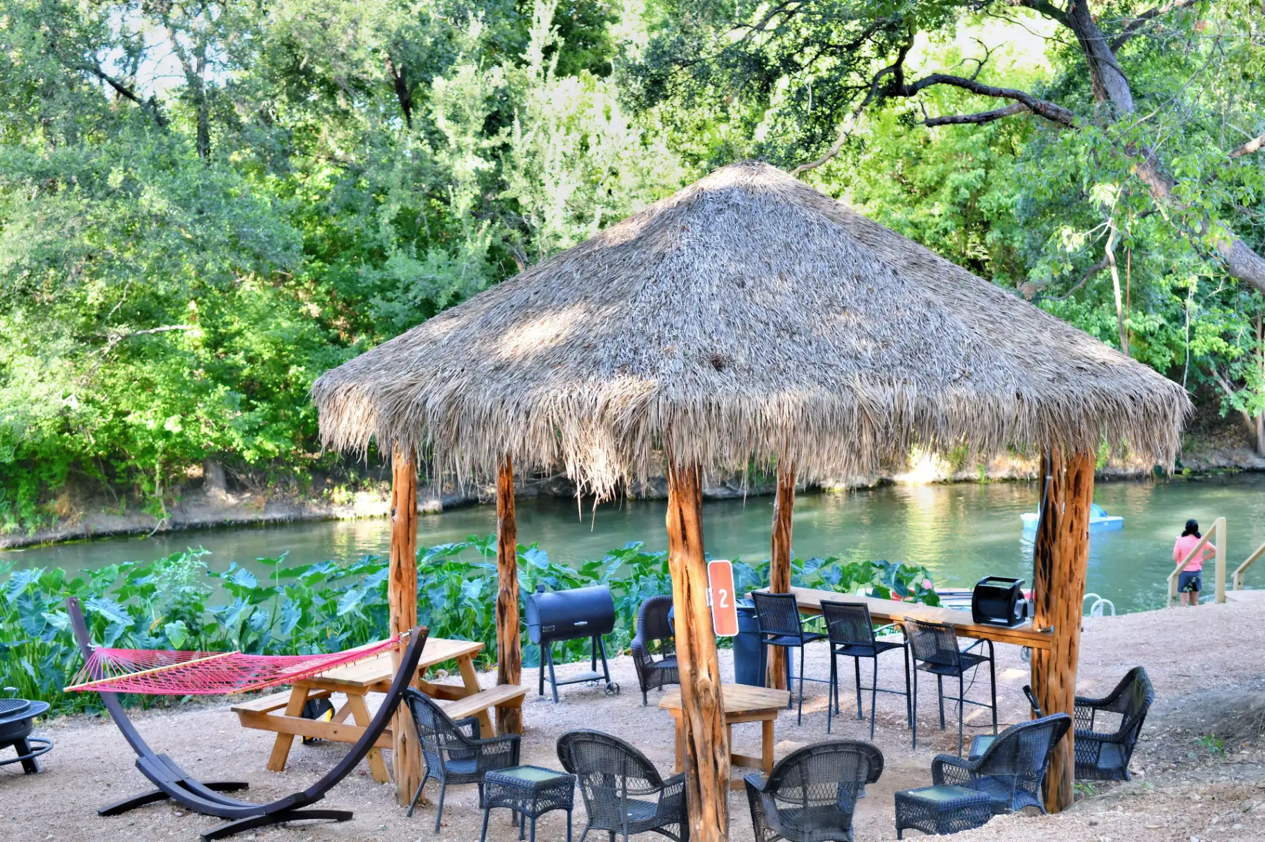 Cabanas & Picnic Tables